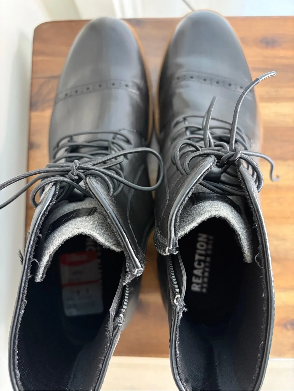 Reaction Kenneth Cole Black Leather Brogue Cap Toe Side Zip Ankle Boots. 10.5M